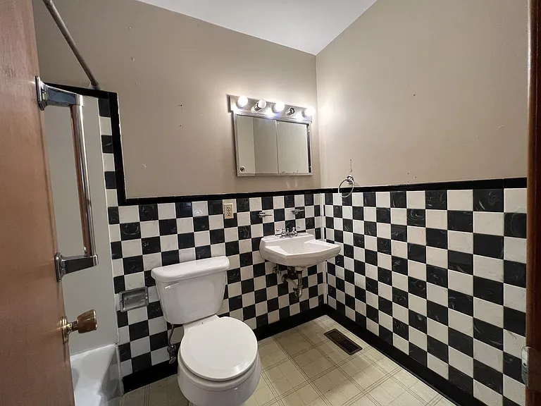 207 N Mulberry St — Photo 10