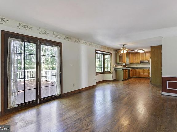 3rd image of 1392 Rosebay Ct