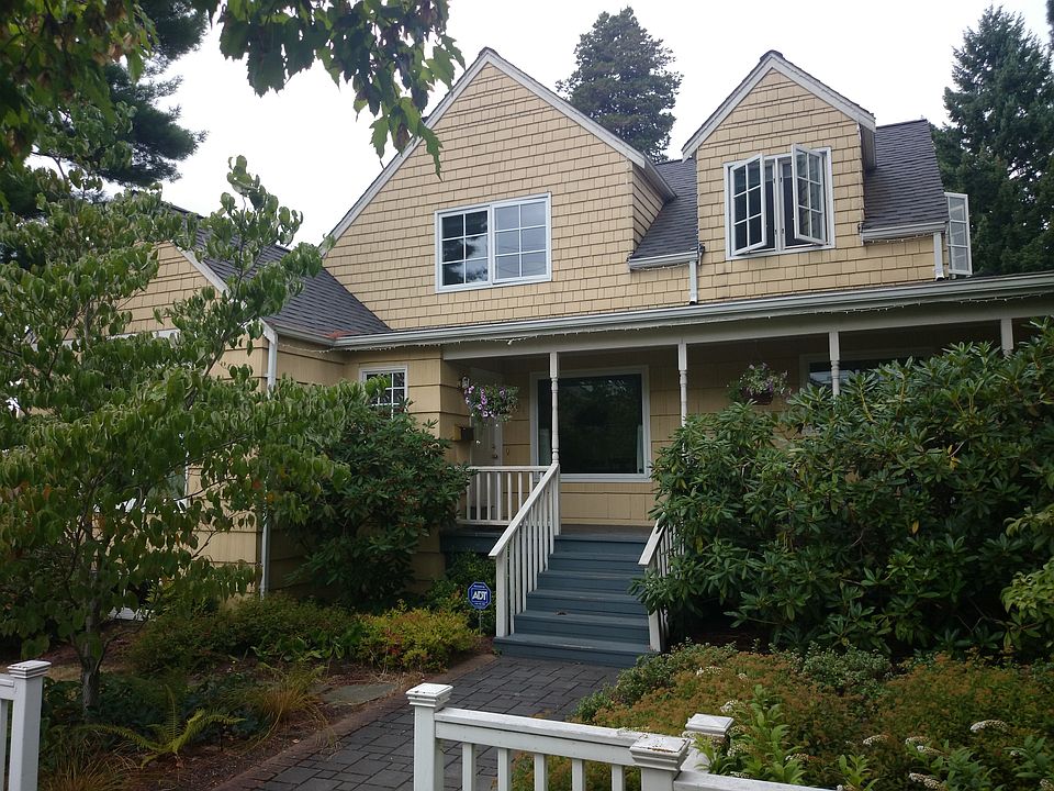 2nd image of 3004 NE 70th St