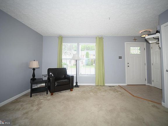 4th image of 131 Paden Ct