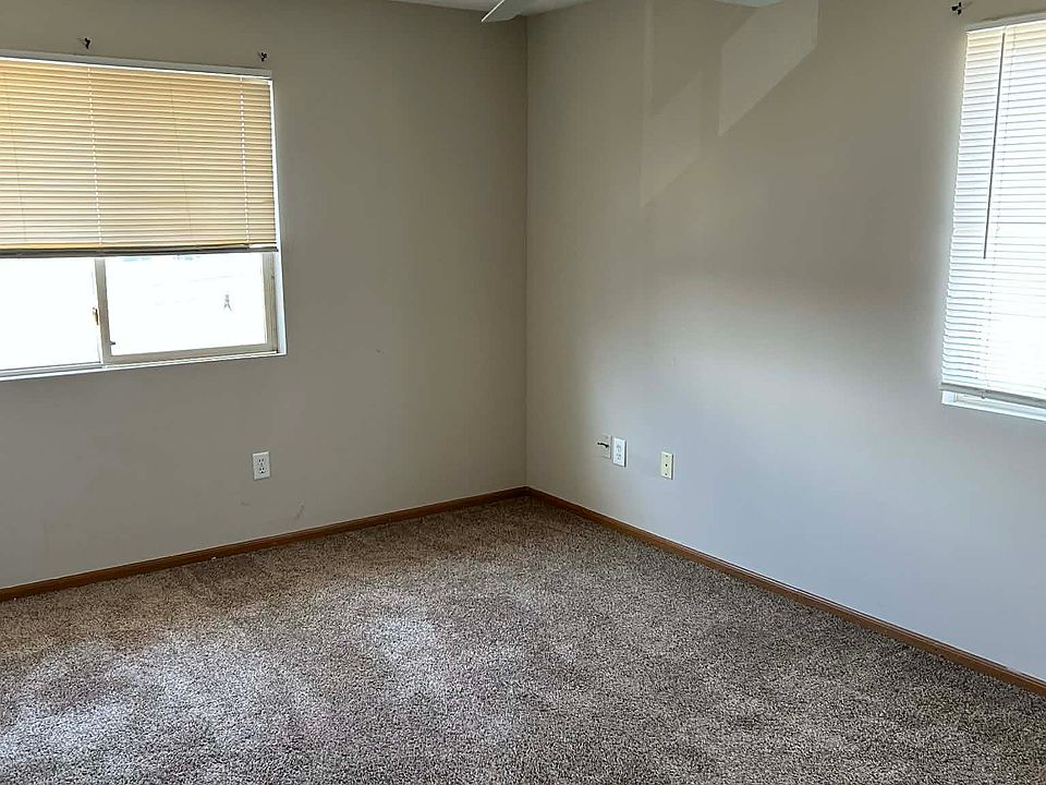 2nd image of 5013 S 136th St