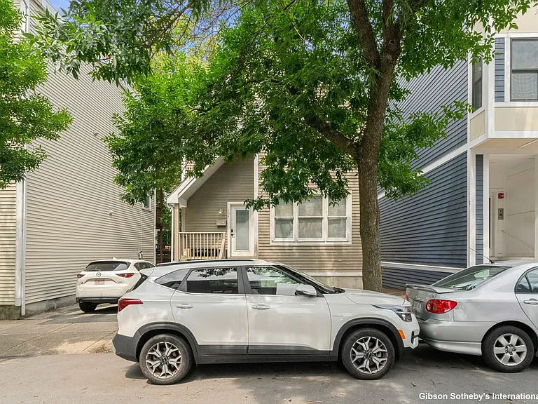 304 W 3rd St — Photo 23