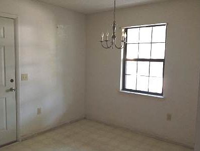 4th image of 664 SE Saint Johns St