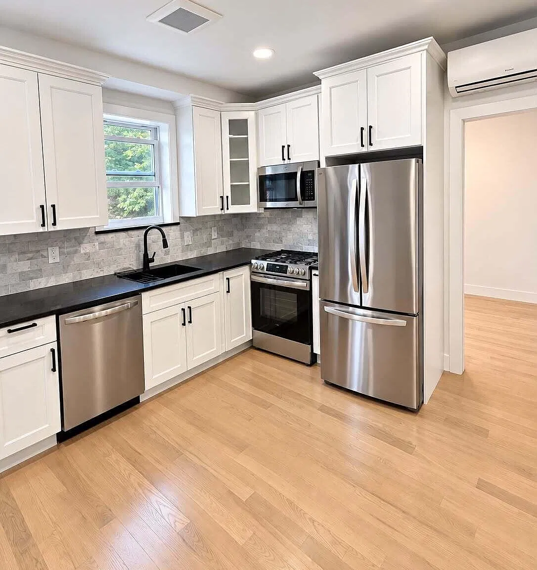2419 Richmond Rd — Photo 1