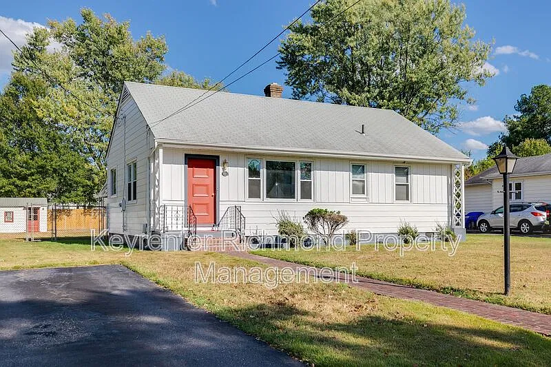 3 bed, 1.0 bath, 1074 sqft, $1,850 — Photo 2
