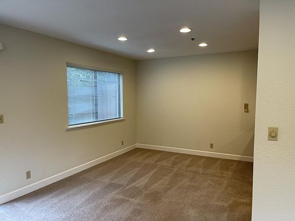 3rd image of 1002 Roble Ave #1