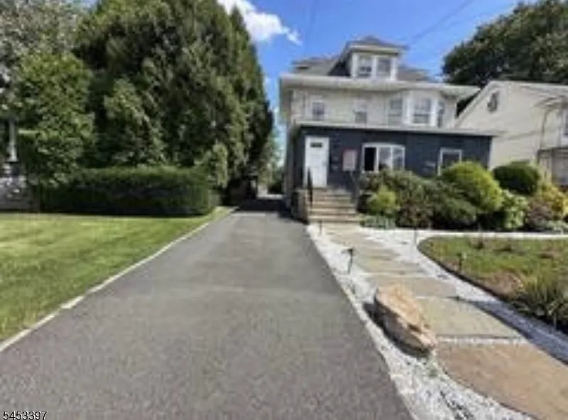 2 bed, 1.0 bath, $2,950 — Photo 2