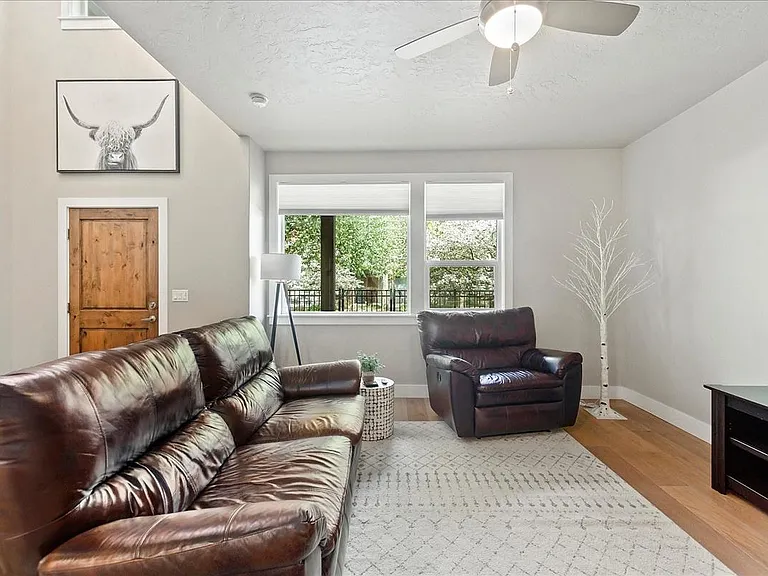 1421 E Lone Creek Dr — Photo 11