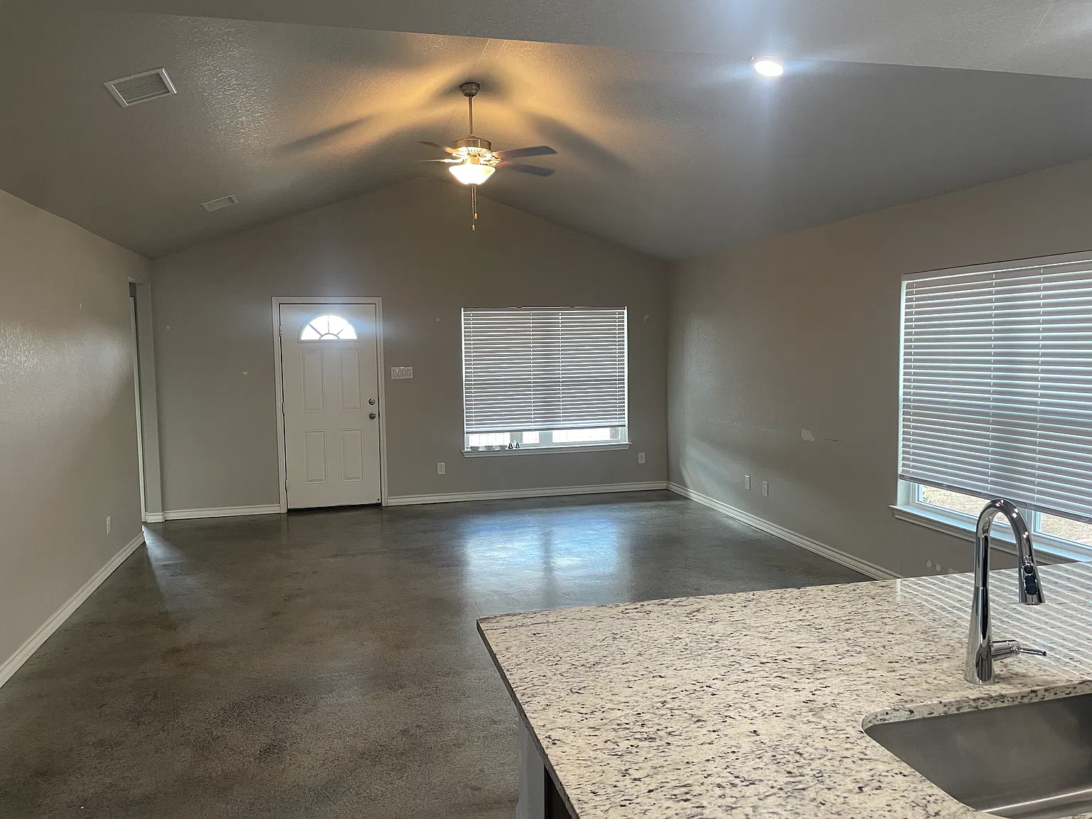 3 bed, 1264 sqft, $1,550 — Photo 2