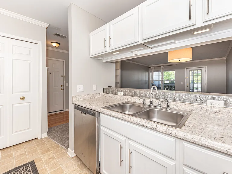 2646 S Knightsbridge Cir #1 — Photo 15