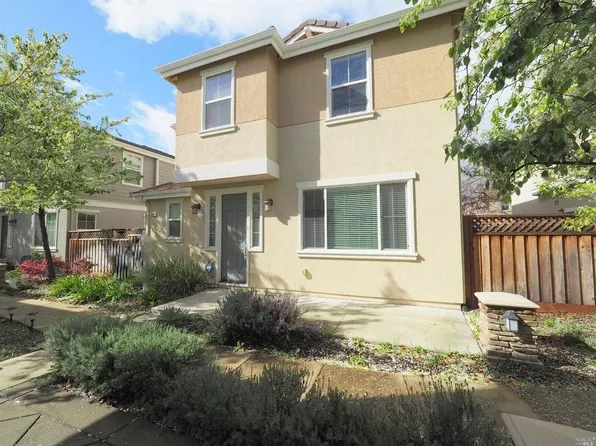 306 Toyon Ln, Vacaville, CA 95687
