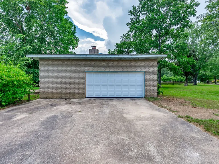 400 Derby Ln #2 — Photo 34