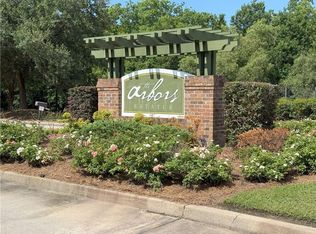 22 Arbor Ln, New Orleans, LA 70131