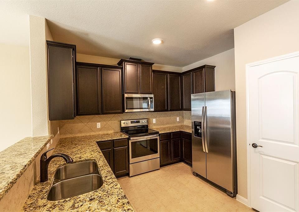 1st image of 413 Hollow Brook Ln