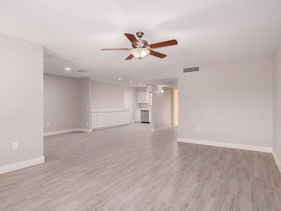 5th image of 10901 W Saratoga Cir