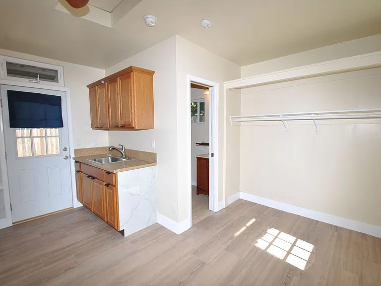 3820 Cedar Ave — Photo 13