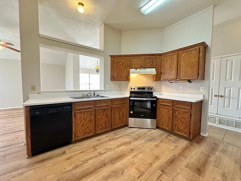 607 Hogan Dr — Photo 17