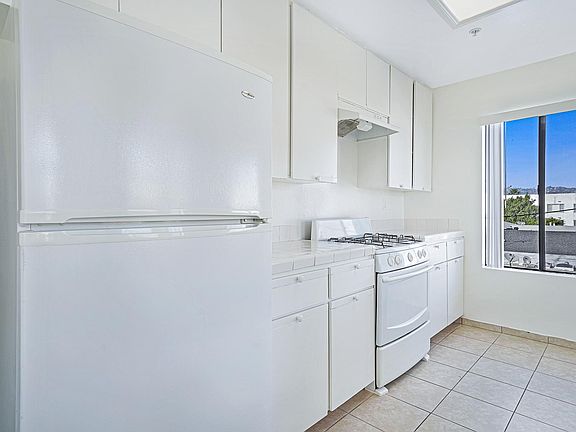 5th image of 1542 S Wooster St #303