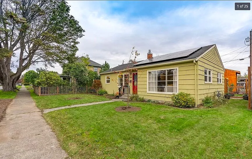 2408 Victor St — Photo 2
