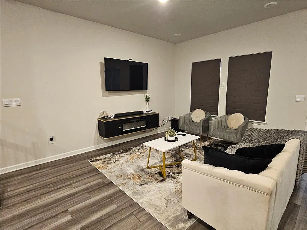 3 bed, 2.5 bath, 1146 sqft, $2,450 — Photo 3