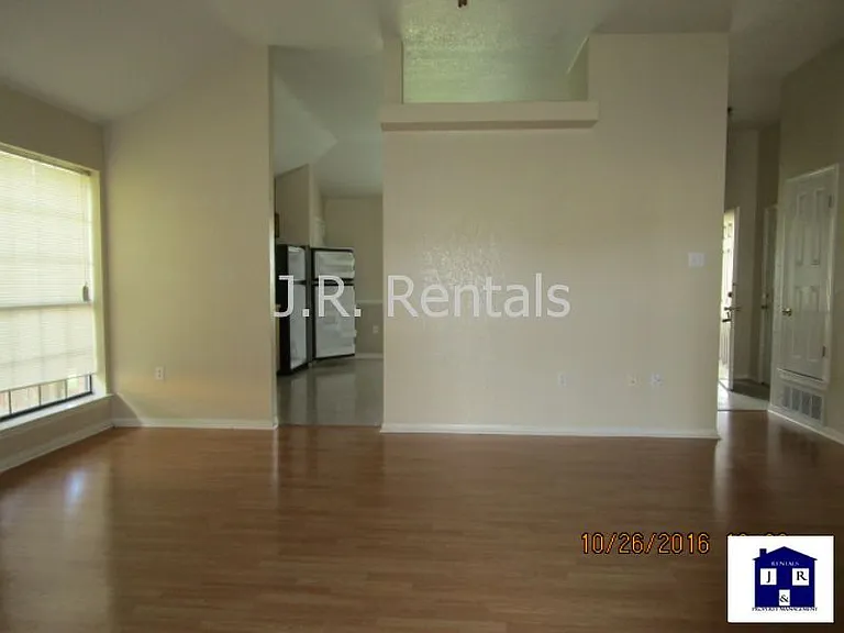 1506 Creek St — Photo 44