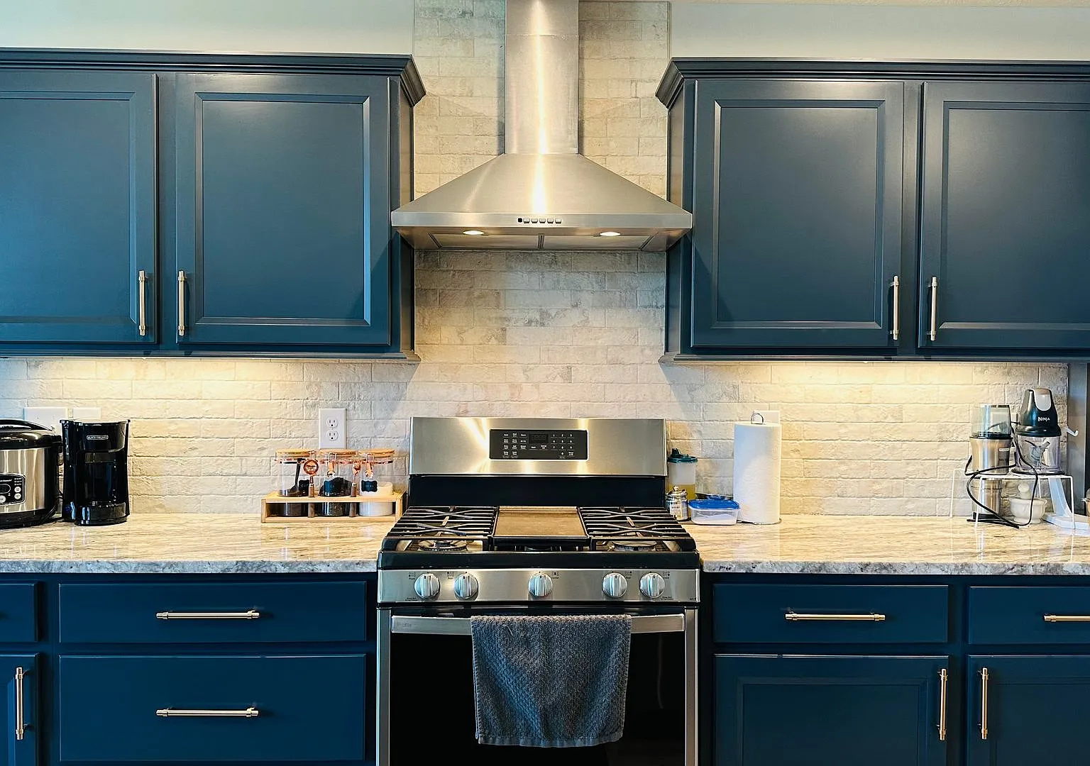 Premium East Louisville Living: 4-Bedroom 3 Bathooms — Photo 2
