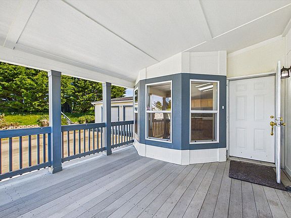 3rd image of 255 Hillcrest Rd