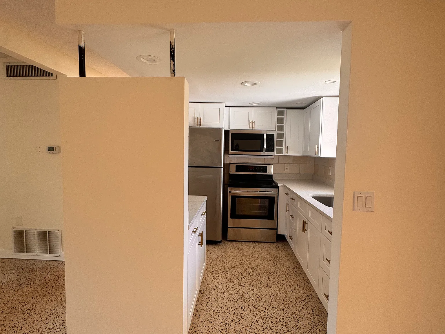 3 bed, 1061 sqft, $2,650 — Photo 4