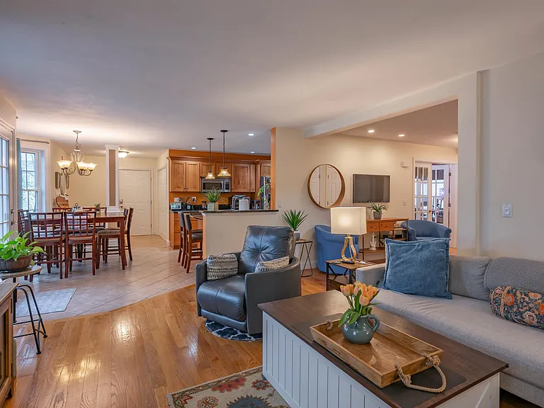 2 Lowther Pl — Photo 12