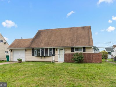 17 Middle Rd, Levittown, PA, 19056