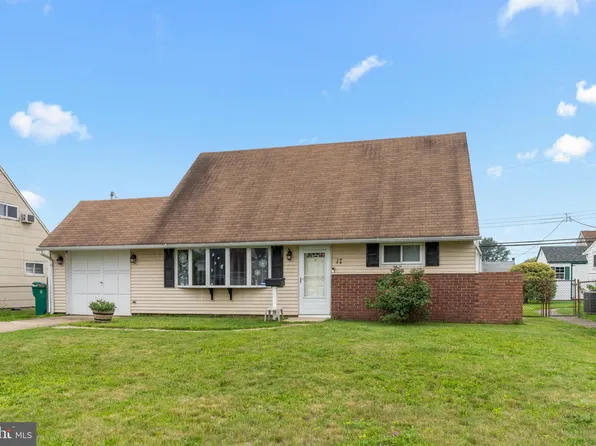 17 Middle Rd, Levittown, PA 19056
