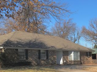 6813 N Grove Ave, Warr Acres, OK 73132