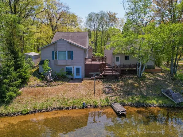 5285 Blue Lake Dr, Gladwin, MI 48624