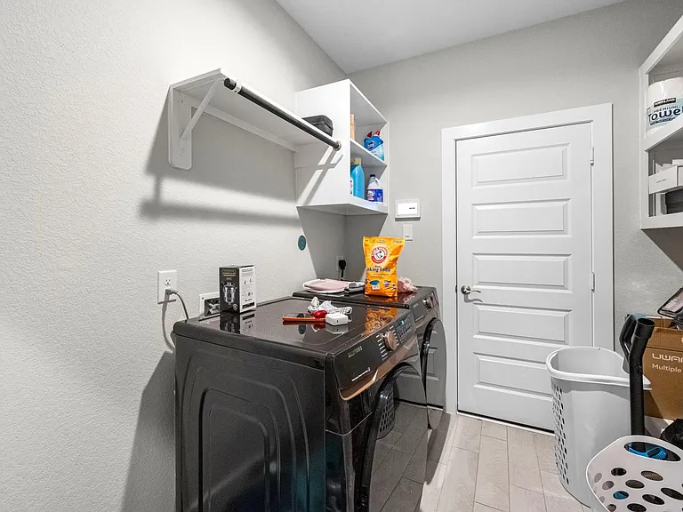 1569 Sunrise Gables Dr — Photo 34