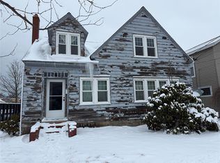 14 Grant St, Grand Island, PA 16428