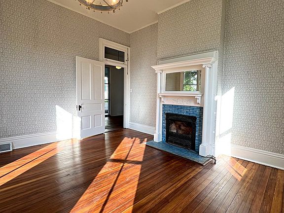5th image of 211 Linton Ave