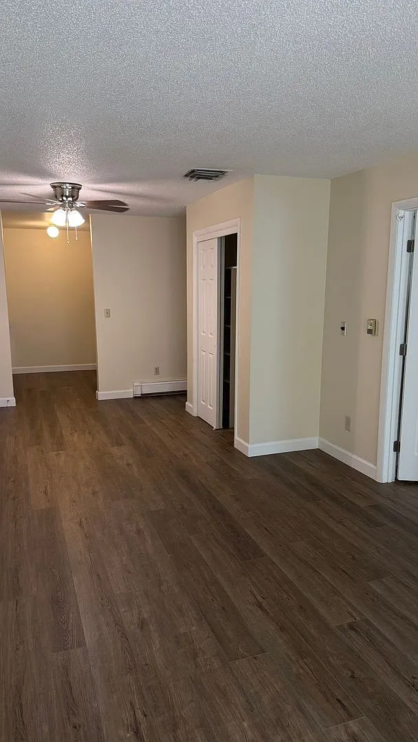 Recently Remodeled 2 Bed 1 Bath Lakeside Dr Condo — Photo 1