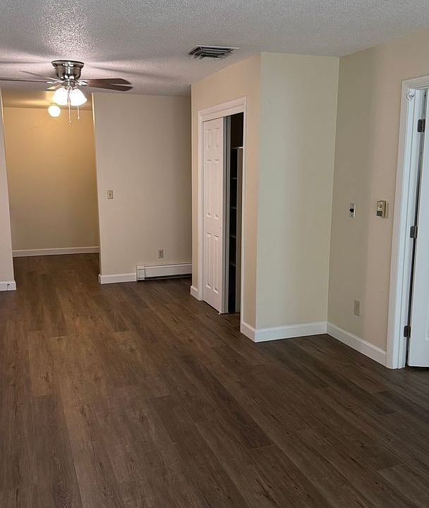 1st image of 3233 Lakeside Dr APT 102