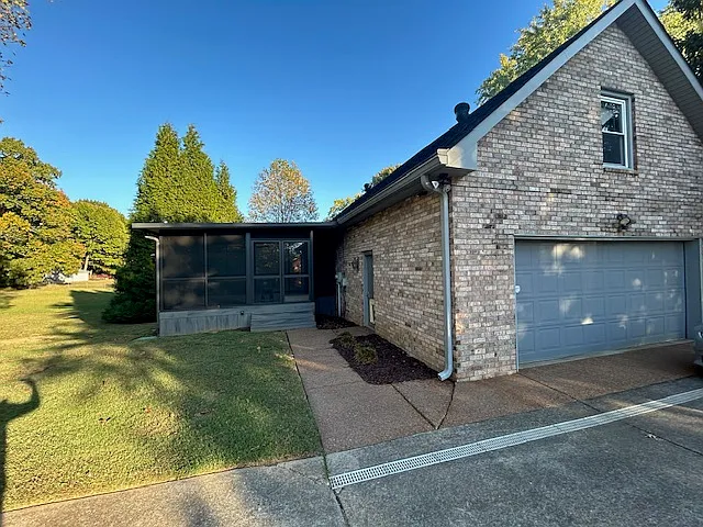 316 Southwinds Dr — Photo 3