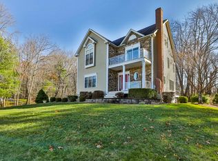 6 Captains Dr, Salem, NH 03079