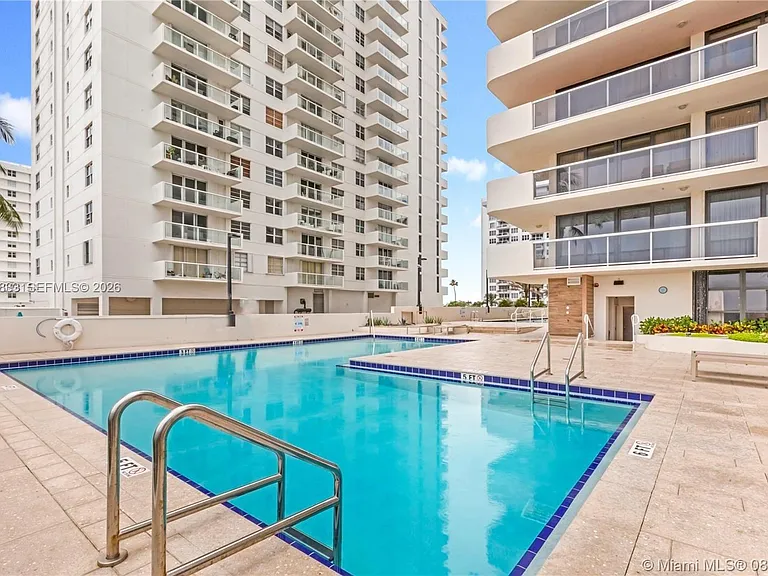 5757 Collins Ave #1003 — Photo 9