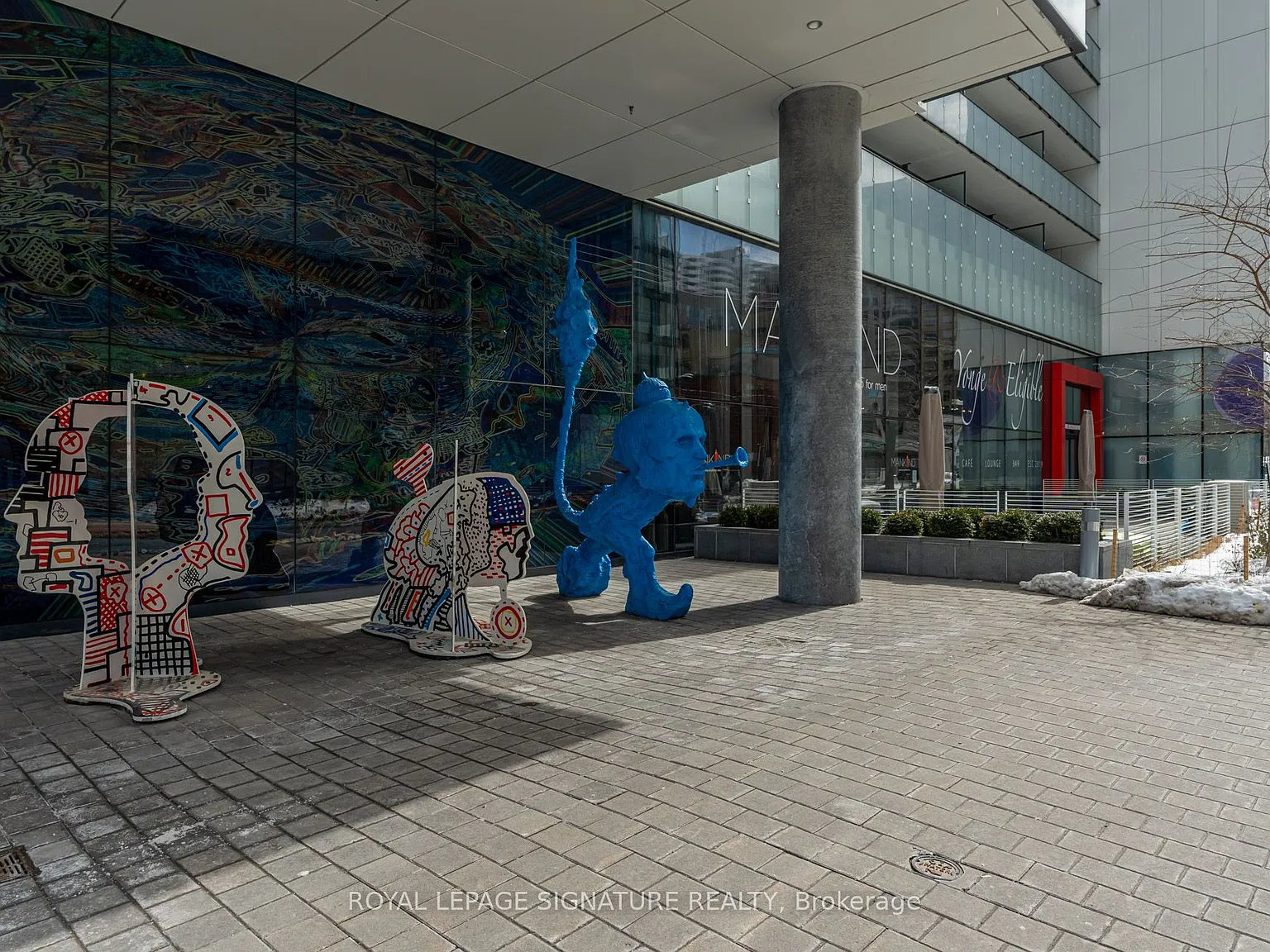 155 Redpath Condos — Photo 2