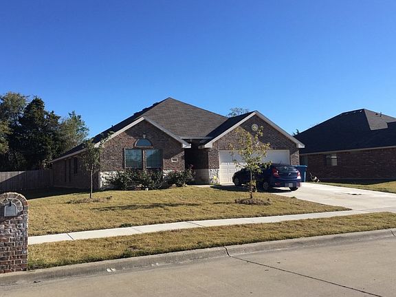 3rd image of 612 Catherine Ln