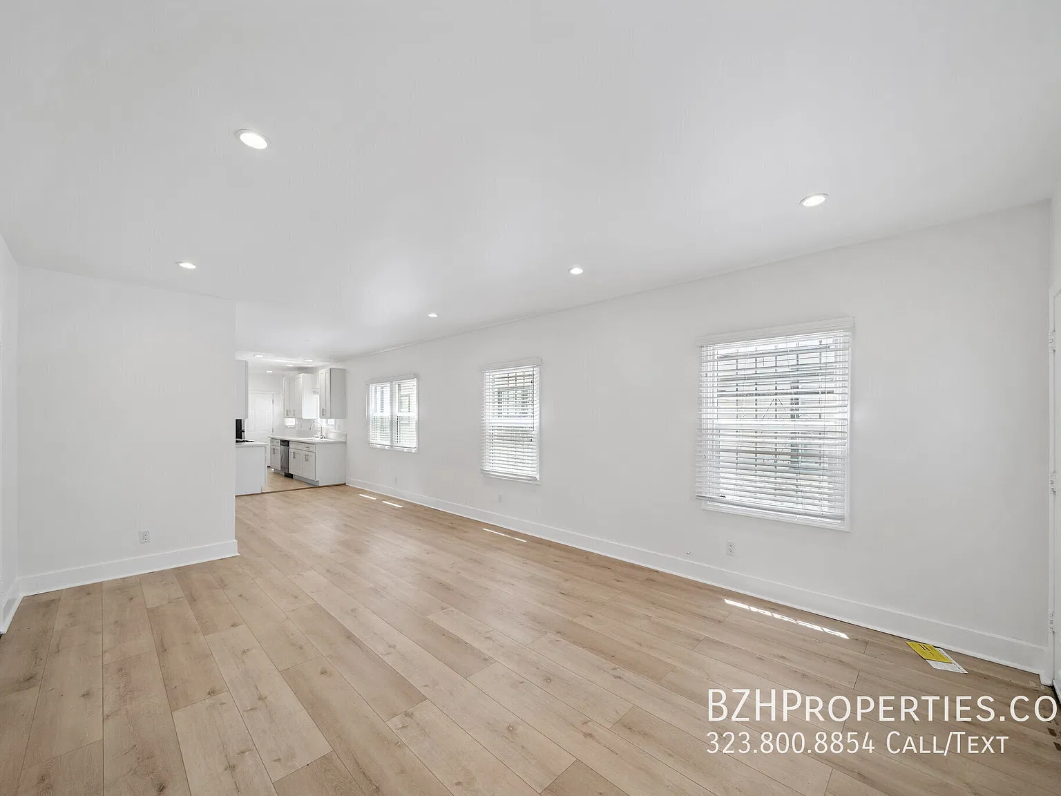 Stylish Fountain Avenue Residence with In-Unit Laundry & Parking — Photo 2