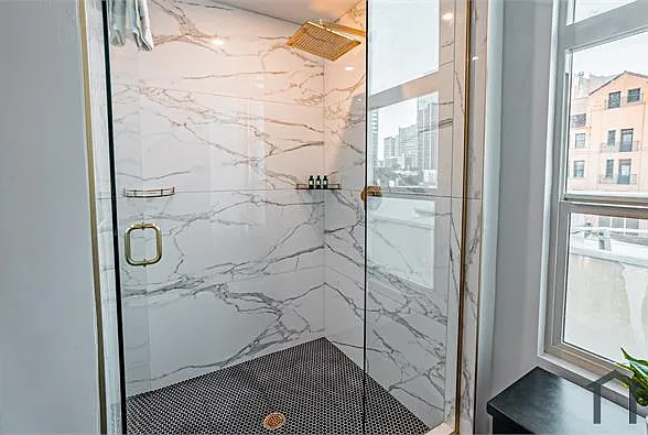 421 E St #2 — Photo 8