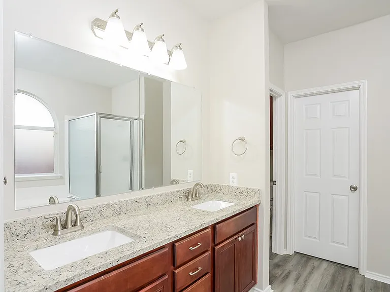 121 Yeager Cir — Photo 11