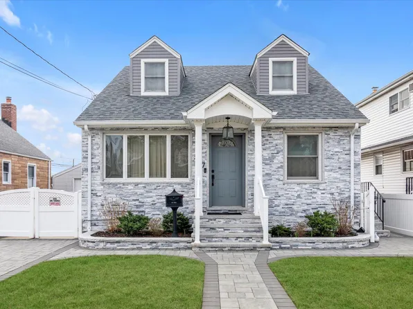 137 Arlington Street, Mineola, NY 11501