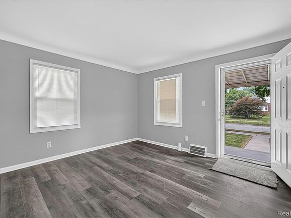 4th image of 11548 Cardwell St