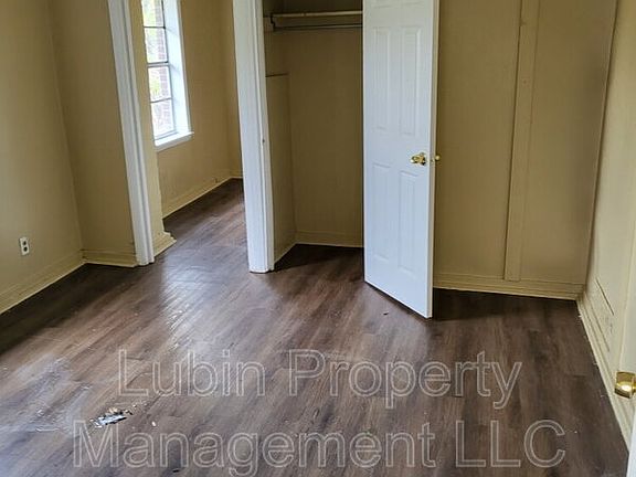 2nd image of 1484 Oaklawn St