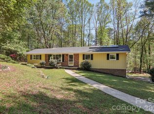 45 Crosswick Ln, Hendersonville, NC 28739
